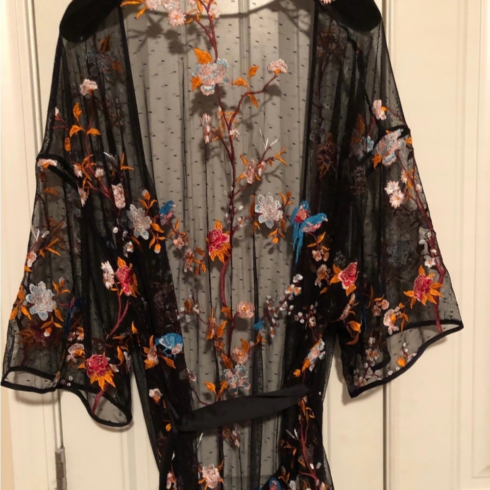 Beautiful Embroidered Robe - Picture 5 of 8